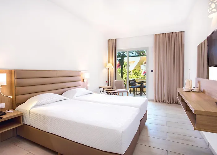 Eurovillage Achilleas Hotel 4*